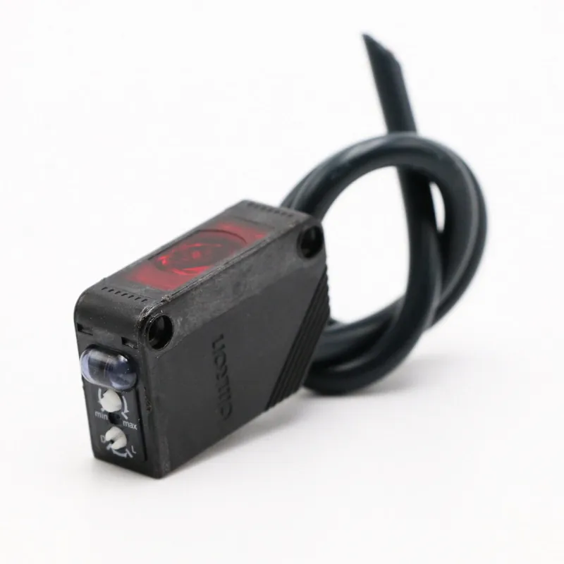 Omron E3Z-LT81-D Optyczny przełącznik zbliżeniowy Wysoka jakość